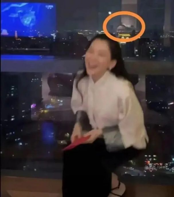 汪峰离婚章子怡改爱百万网红 牵手逛街照疯传网11字吐槽