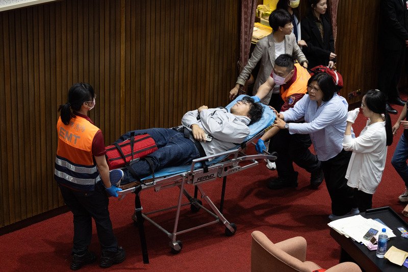 立委沈伯洋重摔脑震荡 台北大学6教师连署谴责暴力