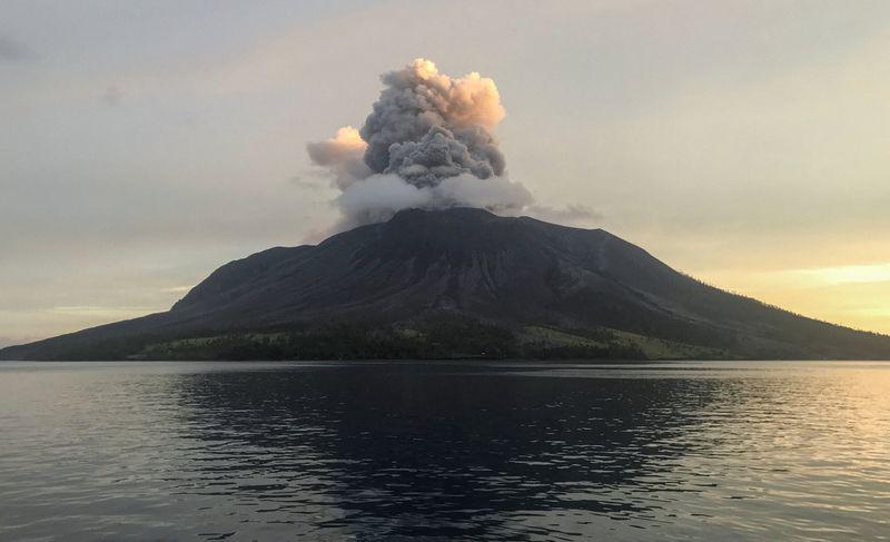 鲁仰火山灰或飘入大马 气象局:干扰亚庇飞航情报区