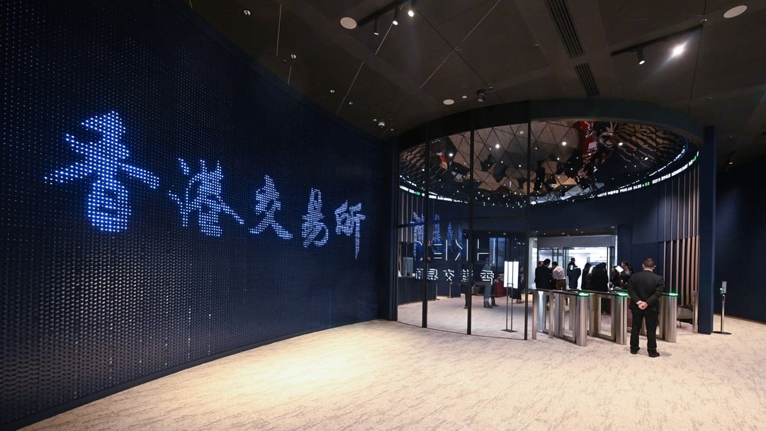 打风不停市 李家超宣布:港交所在恶劣天气下不停市