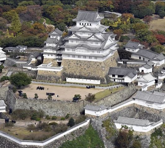 拼盘 “姬路城”研拟“针对外国人”调涨门票 市长:要多收4倍