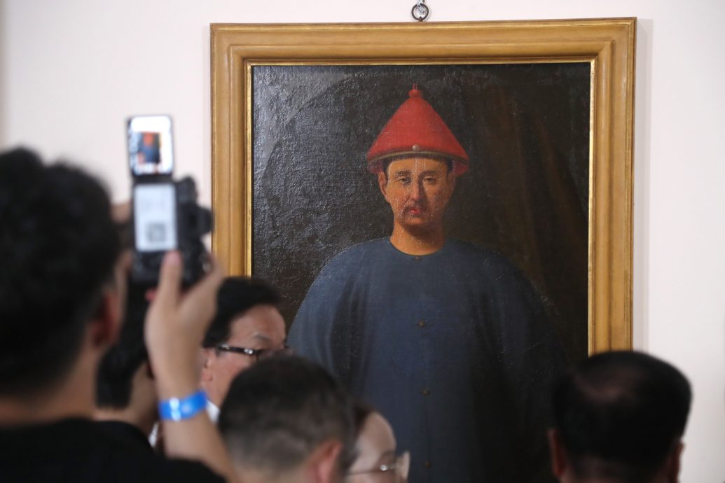 拼盘)最高还原度《康熙大帝肖像》时隔300年回归中土 空降上海展场