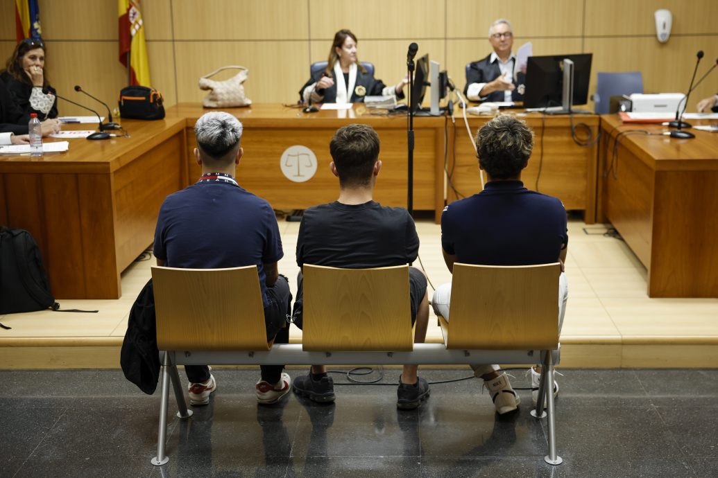 涉种族歧视维尼修斯 华伦西亚3球迷被判监8月