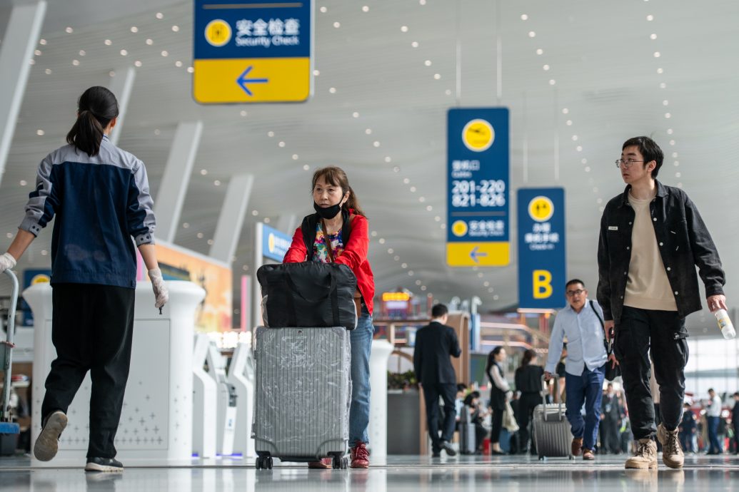 港媒:中国政府严管官员、国企高管出境