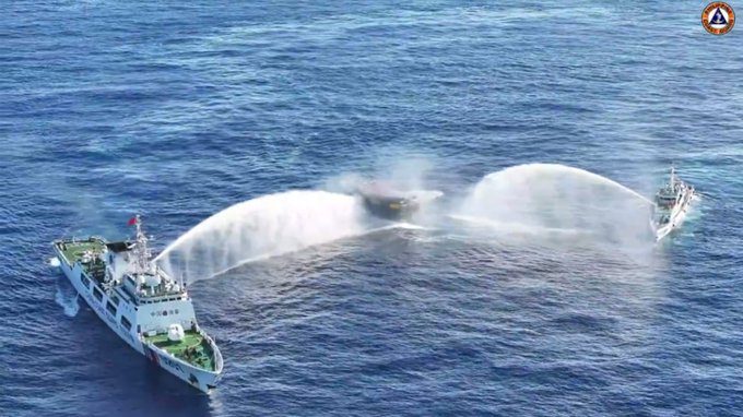 菲媒:中国海警打伤7名菲律宾士兵并夺走武器