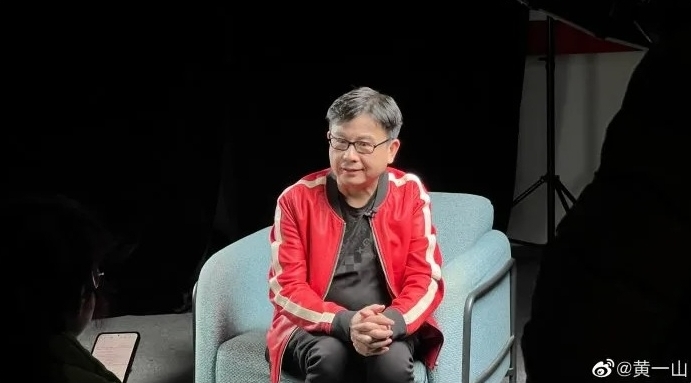 长子“脑白质发育不健全”坐轮椅 黄一山尽心照顾无怨言
