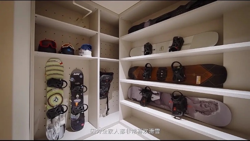 霍思燕开箱新家挨批炫富 宫殿级豪宅大到养孔雀