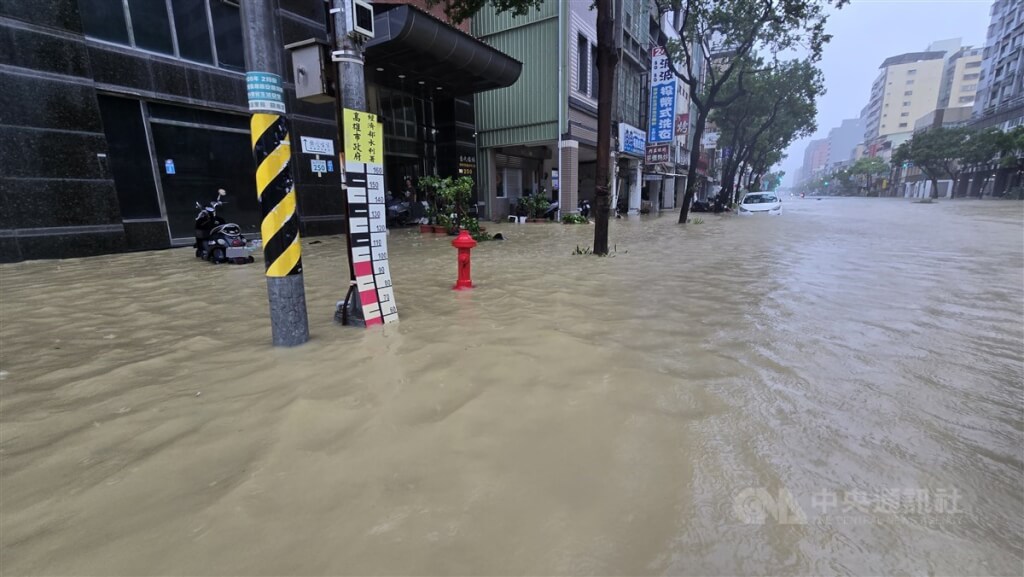 台风格美∕雨弹狂炸台中南部 多县市26日再停班停课