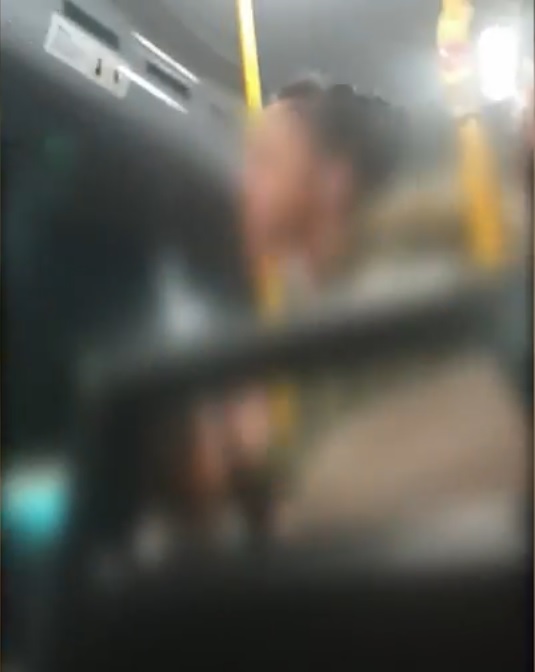 女子巴士上辱骂吐口水 奥克兰再爆歧视亚裔事件