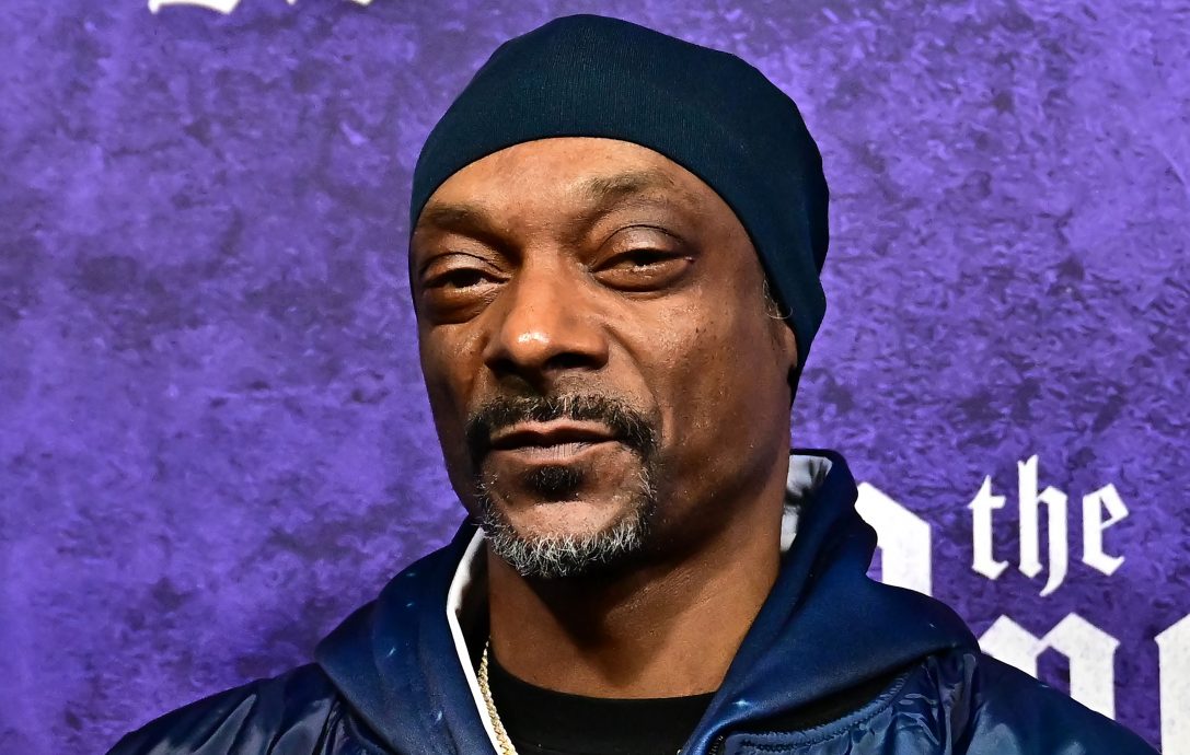 巴黎奥运最终日火炬手之一 美国饶舌歌手Snoop Dogg是非多