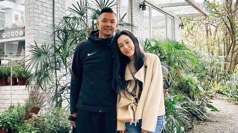 才刚放闪!网传黑人范玮琪离婚