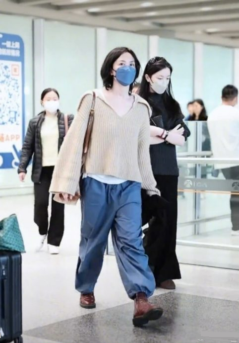 王菲现踪台北密友 低调打扮难掩天后气场