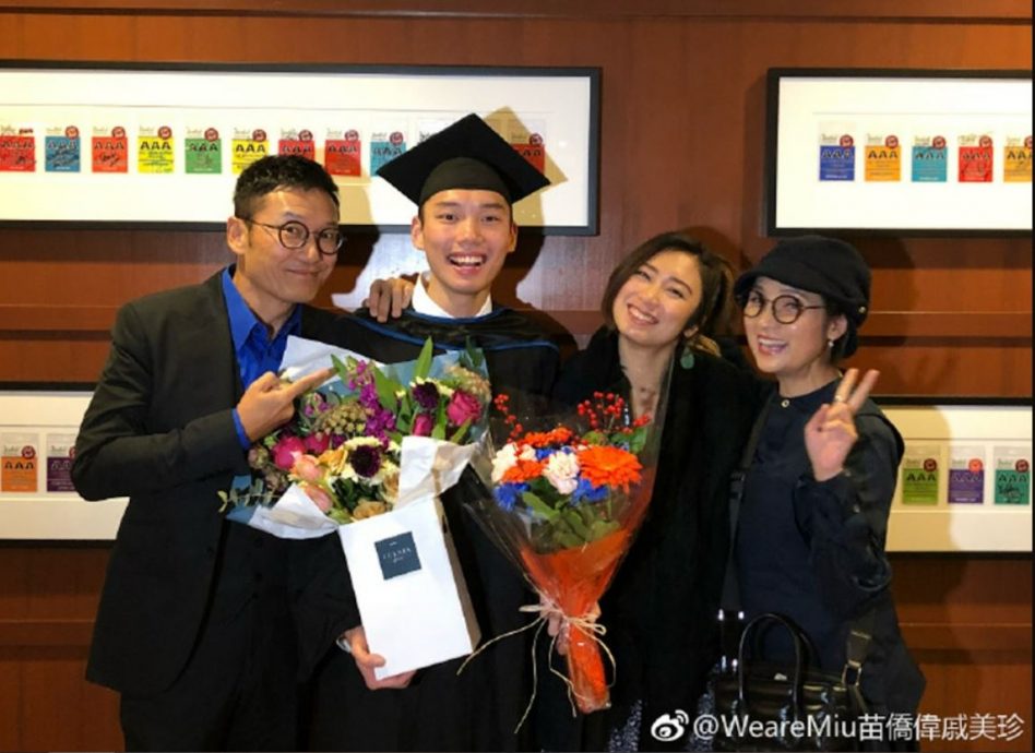 苗侨伟戚美珍逛阿罗街 超甜牵手照曝光网称羡