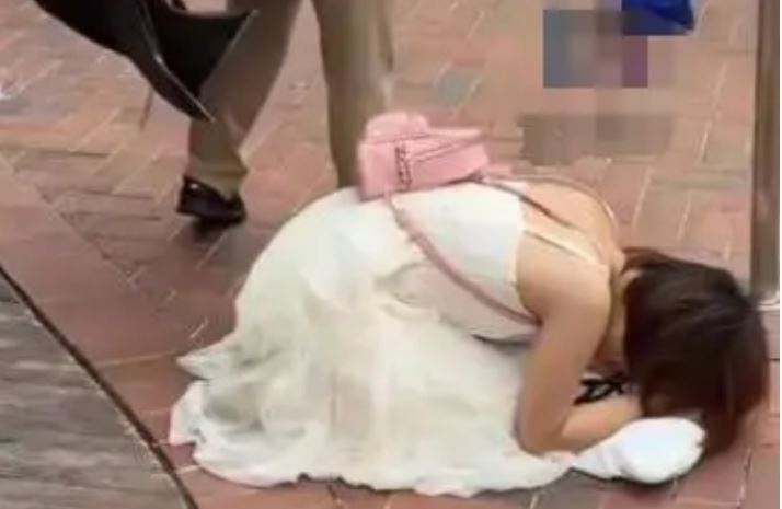 上海迪士尼“厕所卡”限时20分钟 女游客超时崩溃痛哭