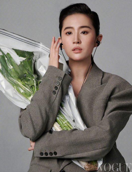 刘亦菲被质疑亲自监督杂志修图 主编:只是来聊天