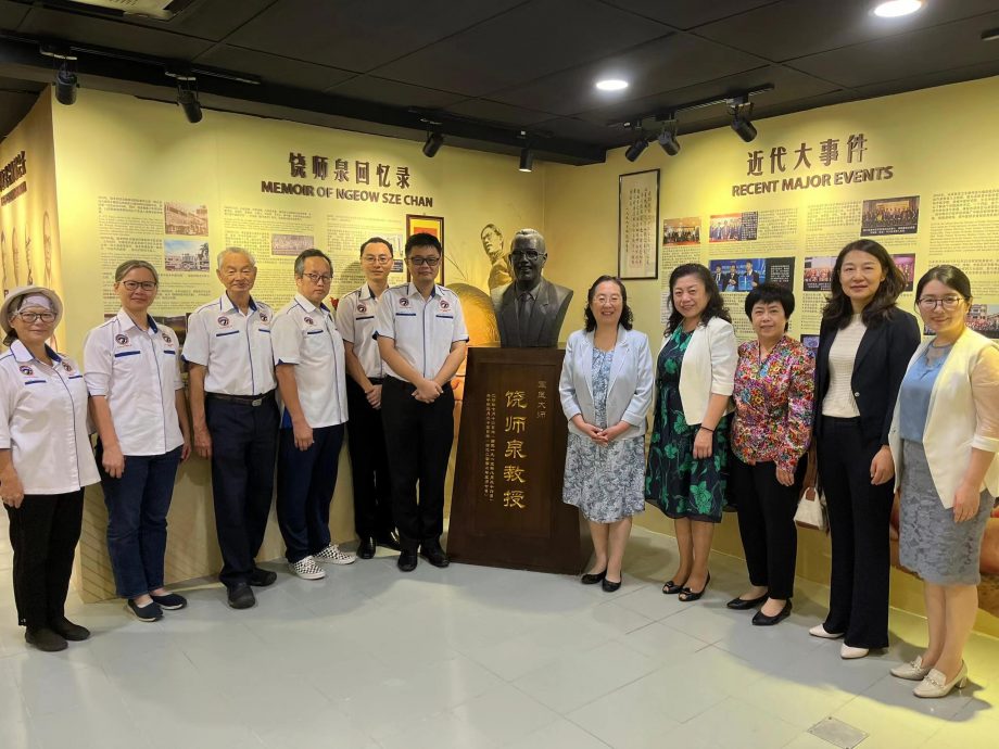北京中医药大学代表团访问马来西亚中医总会