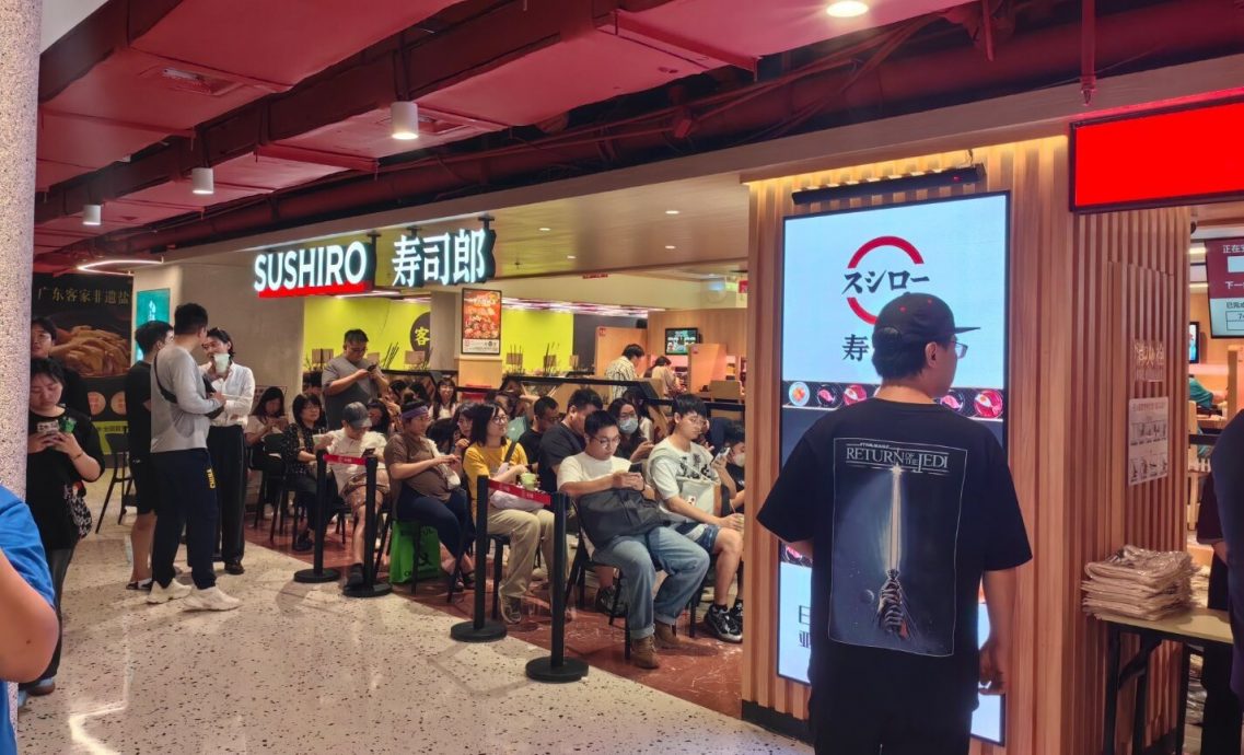 日本核污排海周年前夕 寿司郎北京首店开业排长龙
