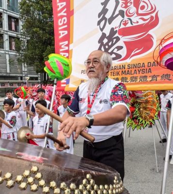 早报版本/独立67年第一次 国庆游行首次舞龙狮