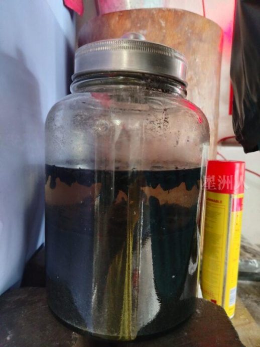 灰燼加入午時水,使其成為鹼水