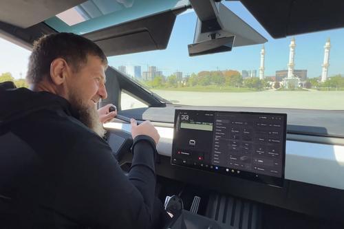 看世界两图)车臣改装Tesla Cybertruck加机枪 领导人邀马斯克来访