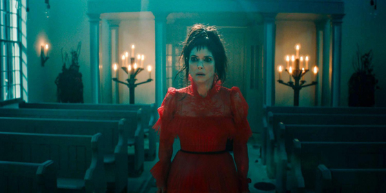 《Beetlejuice Beetlejuice》一再幻灭、一再复的暗黑嘉年华