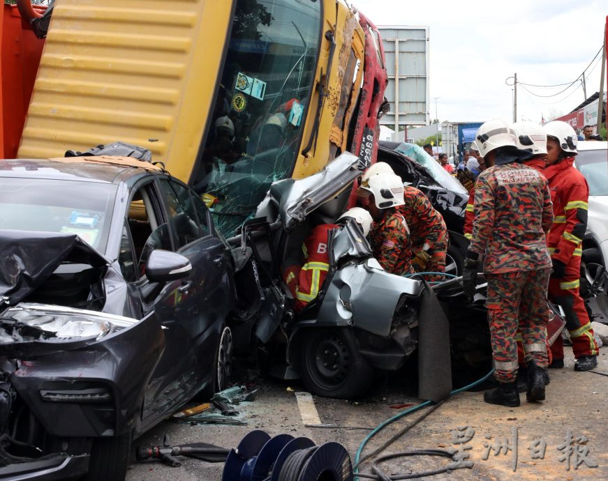 供Newswire:“耗了整整两小时才将遗体抬出车外!恐怖连环车祸,酿1死多伤
