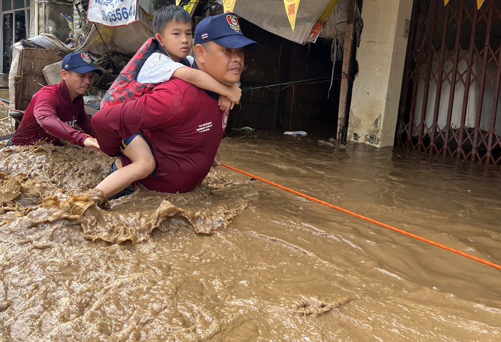 台风“摩羯”袭击酿洪水土崩 东南亚死亡人已超过200人