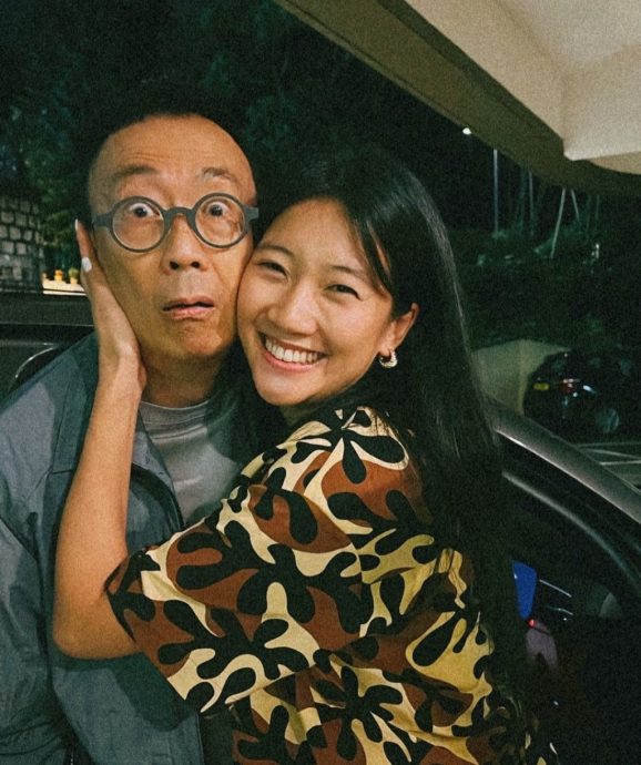 学霸女儿晒婚戒宣布结婚 郑丹瑞如愿荣升岳父