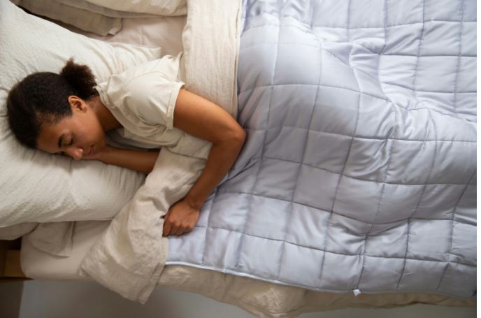 拼盘 研究:深度睡眠有助预防阿茨海默病