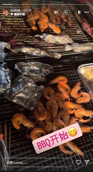方媛抹胸连身裙秀身材 郭富城陶醉挑眉