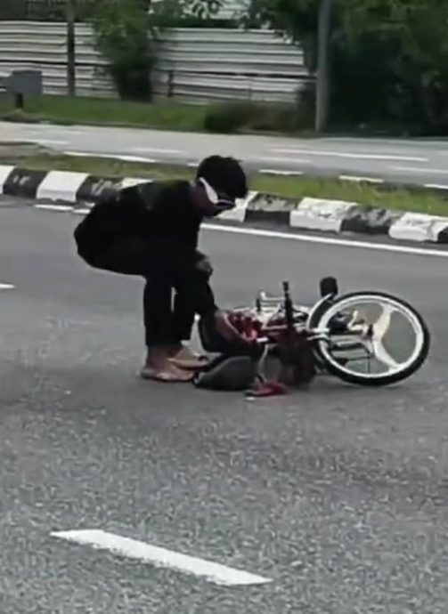 (全国版)少年高架天桥飙脚车