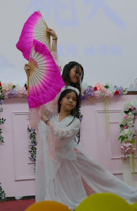 东:年轻人版:关丹阿亦布爹中学中秋晚会