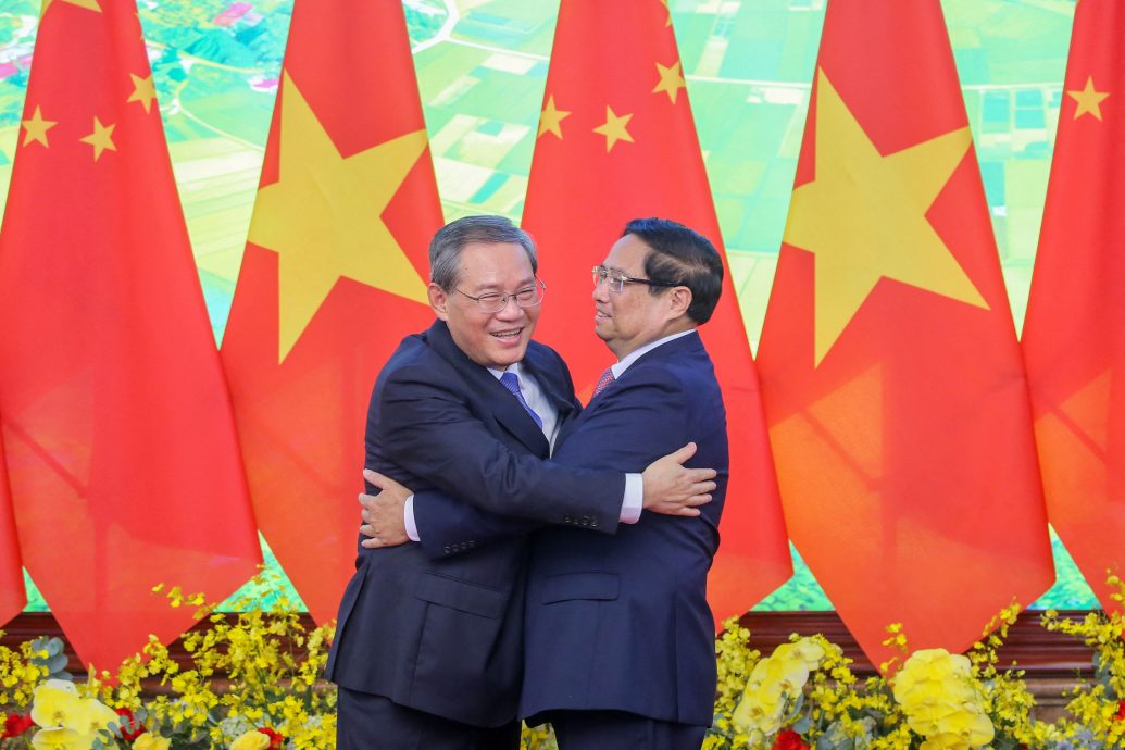 中越签署10项协议 促进铁路互通、跨境支付合作