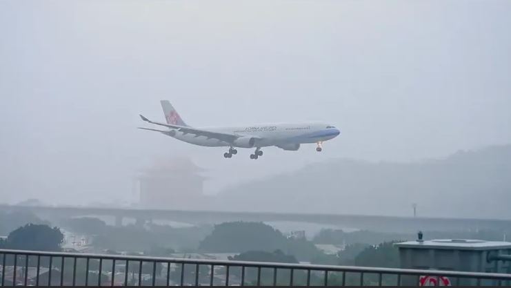 华航机长3分钟“剧烈摇晃” 惊险降落成功