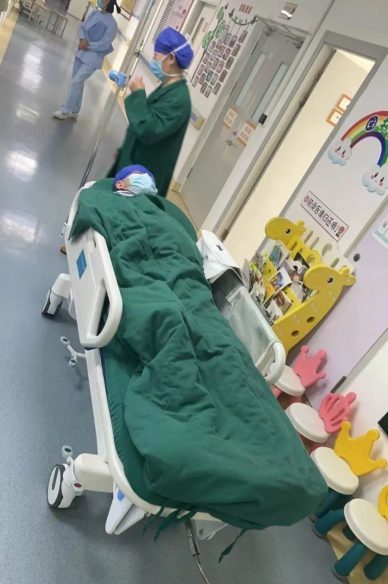 夏令营恶梦! 14岁生讲话遭体罚做1000次深蹲 母控诉:害孩子变终生残疾