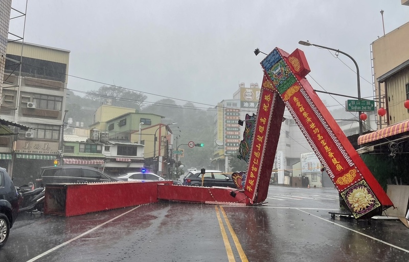 山陀儿登陆高雄 高雄港现破纪录17级强风