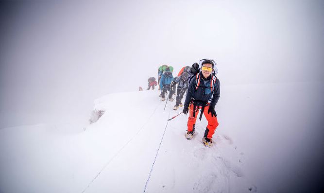 拼盘 18岁登14座8000公尺顶峰 向敢于梦想的雪巴人致敬 尼泊尔登山家缔最年轻新猷