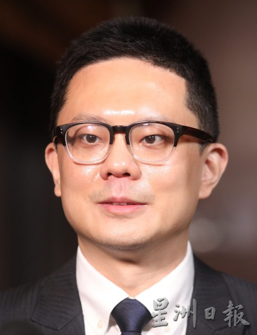 本报活动:马来西亚华人楷模推介暨金典名号之腾飞星企表彰之夜:三言两语:3名