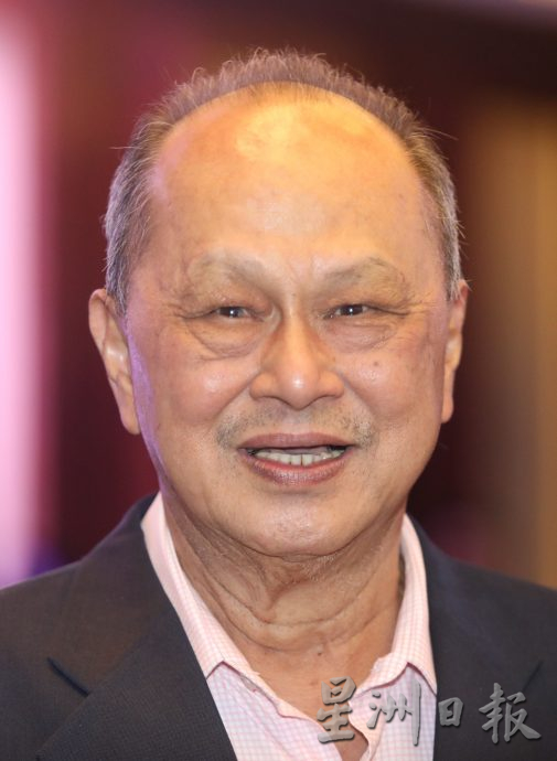 本报活动:马来西亚华人楷模推介暨金典名号之腾飞星企表彰之夜:三言两语:3名