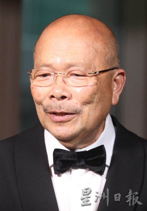 本报活动:马来西亚华人楷模推介暨金典名号之腾飞星企表彰之夜:三言两语:3名