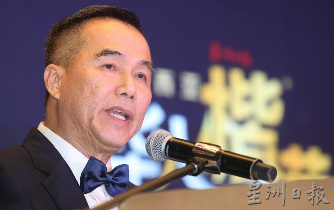 本报活动:马来西亚华人楷模推介暨金典名号之腾飞星企表彰之夜:三言两语:3名