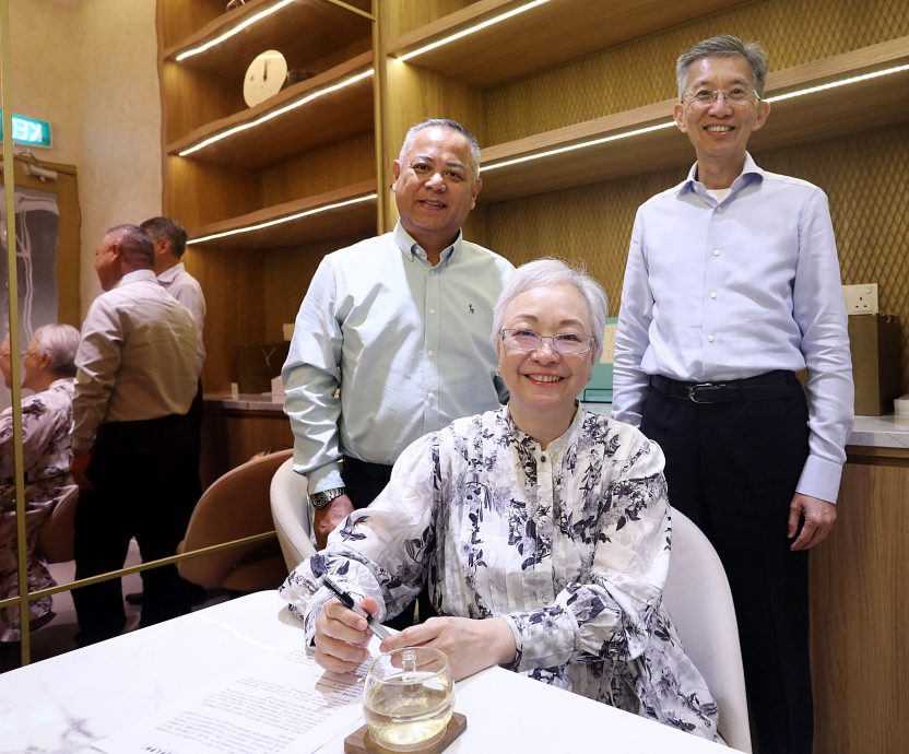 访陈秋霞:谈“马华文学奖”华丽转身