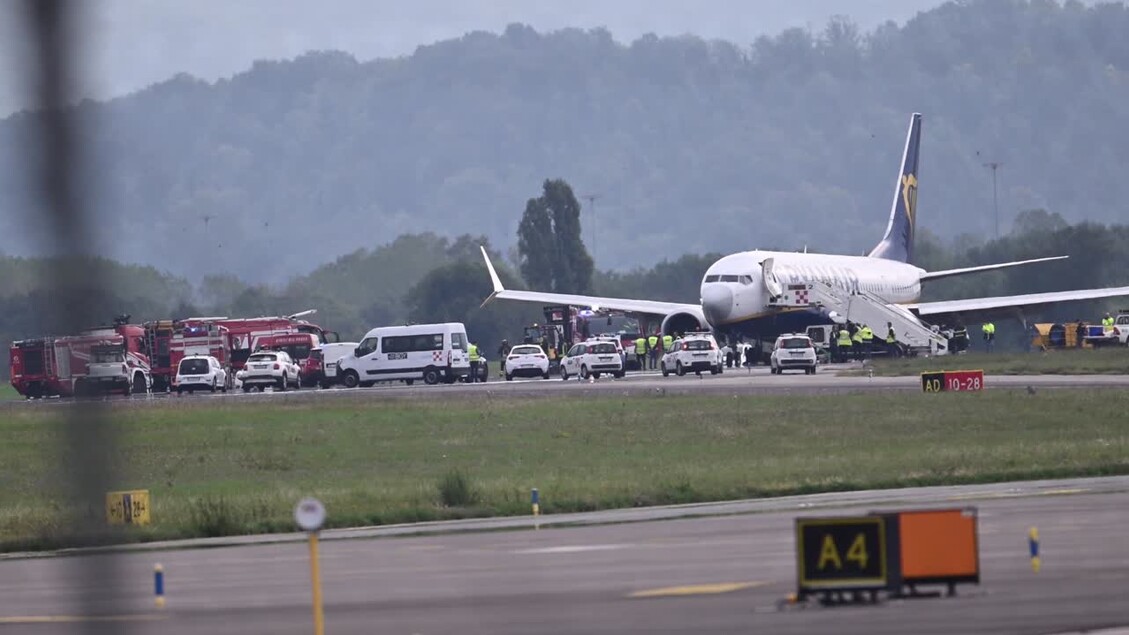起飞前火烧机翼!瑞安航空意大利接连遇险 米兰降落爆胎