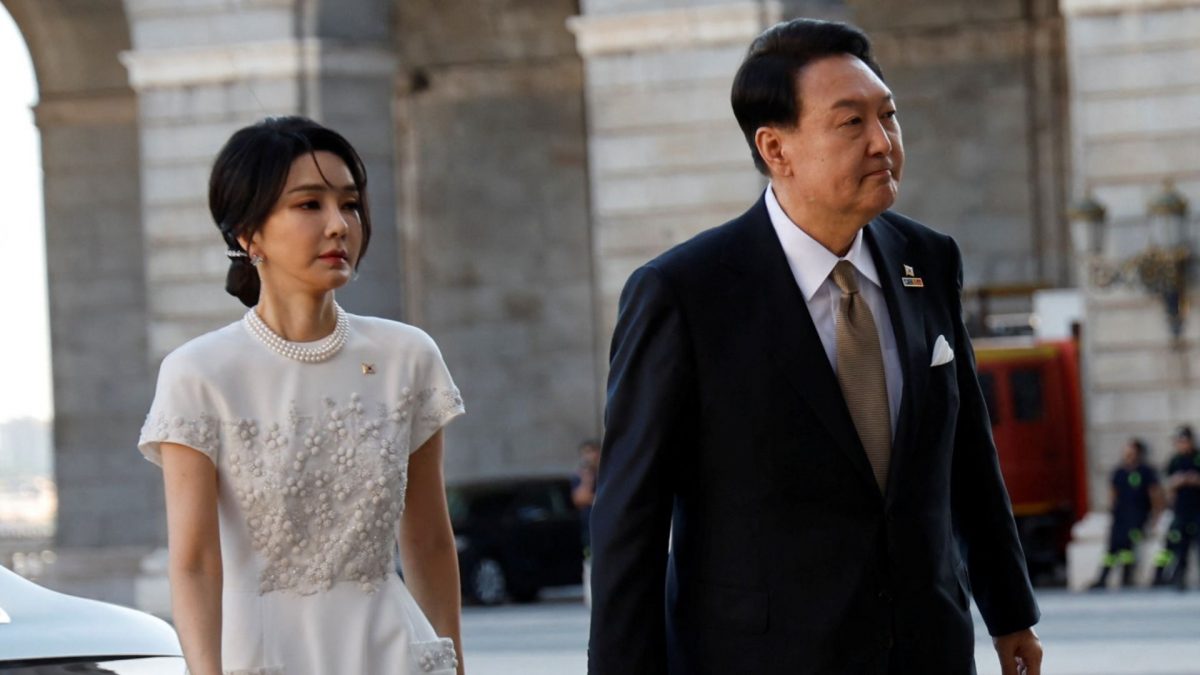 韩国第一夫人金建希涉嫌炒股 检方决定“不起诉”的离谱理由曝光