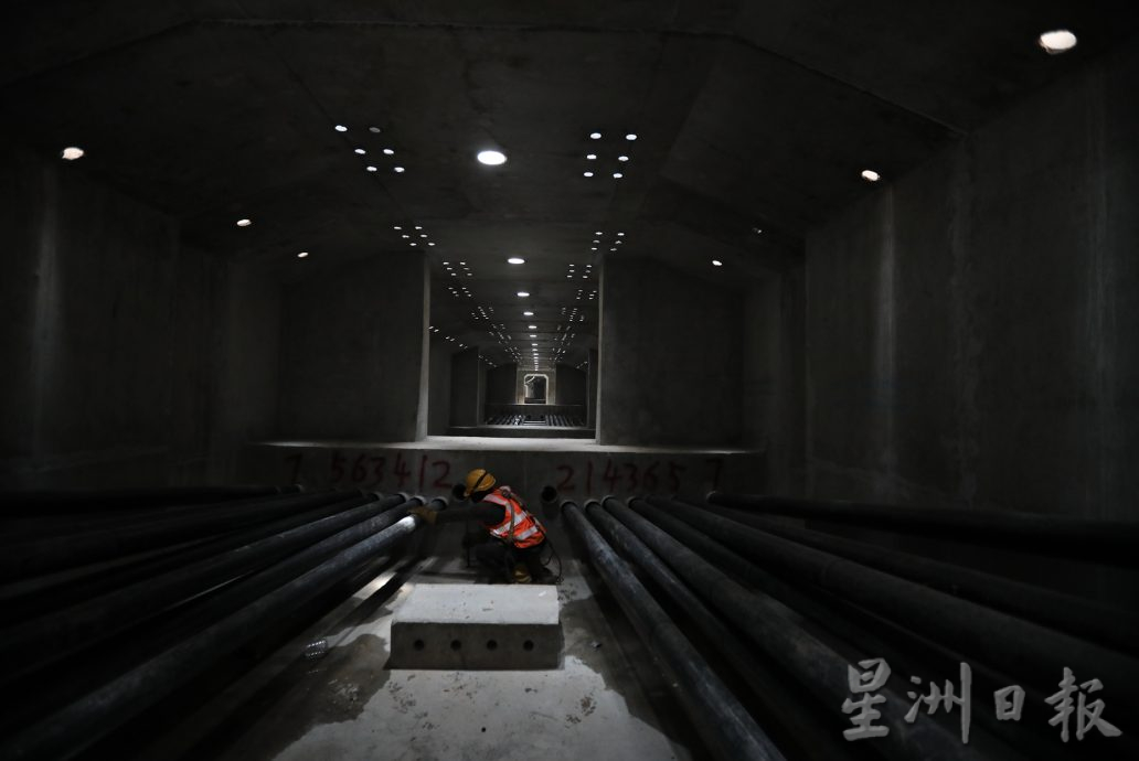 (供10月14日)星角摄/图说大马:RTS海上段桥顺利合龙