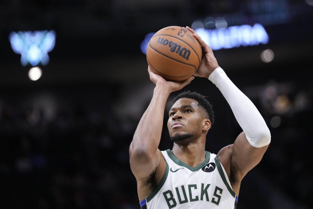 NBA季前赛| 时隔千日重返球场 “球哥”坦承身体已不同