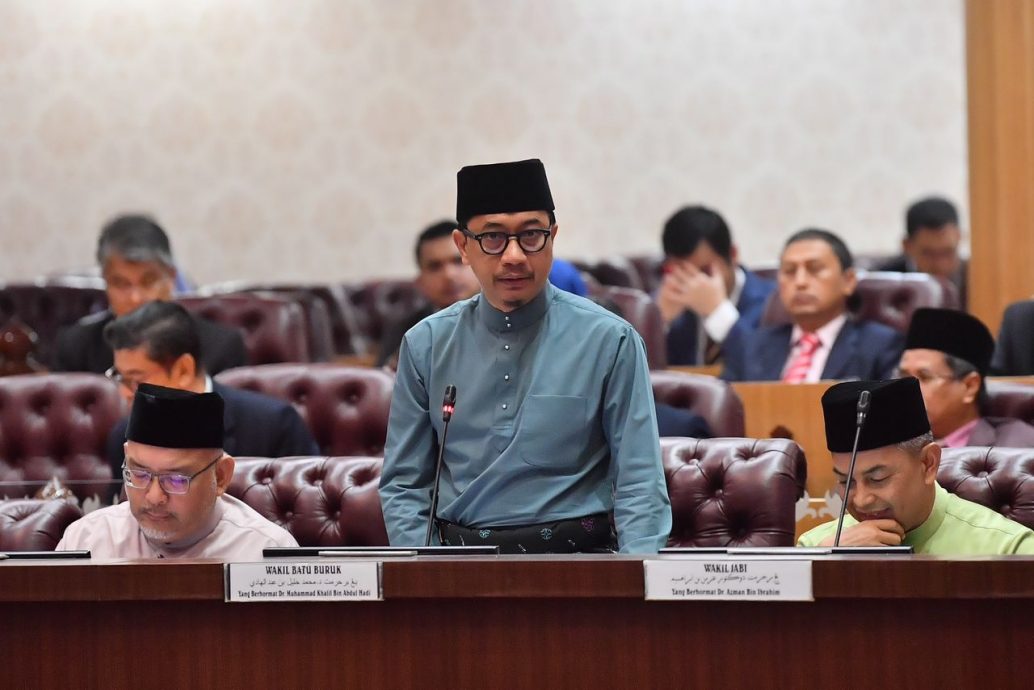 全国:登州政府探讨在公开场所例如巴刹及清真寺对触犯伊斯兰刑事法(酌量刑罚)的犯罪者进行公开鞭刑,目前这项探讨工作已进入最后阶段。