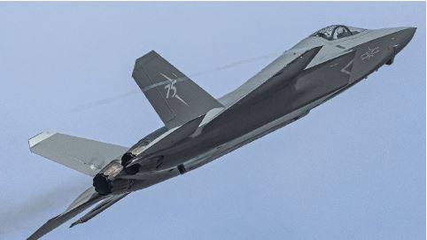 天下事主文 珠海航展登场 歼-35A公开亮相珠海航展 空中表演垂直翻筋斗