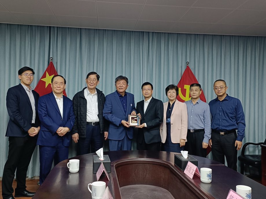 拜访汕头市工商联(总商会)共同在汕头小公园番客街设立马来西亚特产销售平台