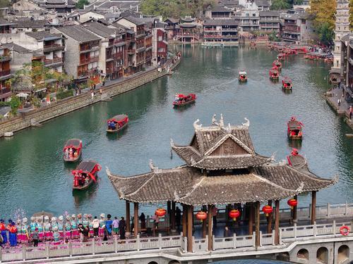 拼盘 未签 2图 湖南湘西:凤凰古城举行百对新人集体婚礼